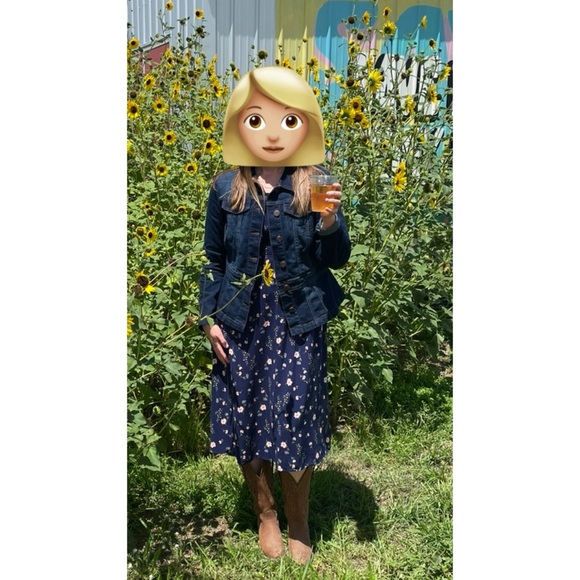 Old Navy Women’s Floral Smocked Midi Dress With Pockets & Adjustable Straps - Picture 7 of 7